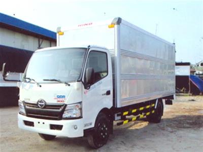 Xe tải Hino 5 tấn thùng kín dài 5,7 m
