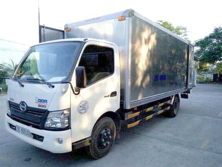 Xe tải Hino 3,8 tấn thùng dài 5,2 m 3