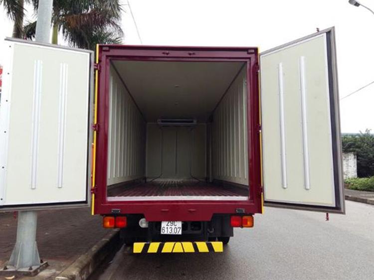 Xe tải Hino 5,6 tấn FC9JLSW thùng đông lạnh 3